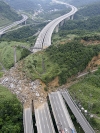 Gigantyczne osunięcie ziemi na autostradę
